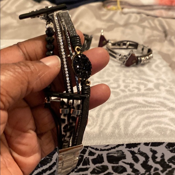 Assorted apple Watch Bands in Silver, Gold, and Brown - Picture 7 of 9